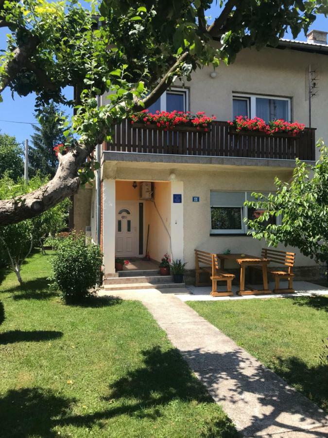 Guest House Josipovic Кореница Экстерьер фото